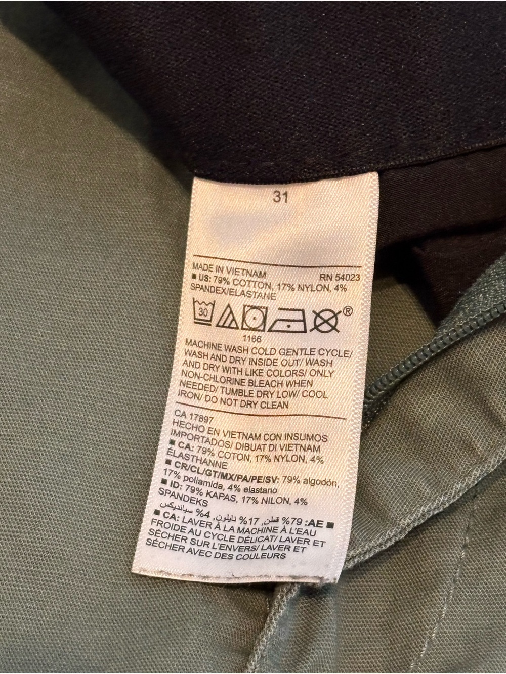 Old Navy Ultimate Tech Cargo Shorts in Green 31W - Picture 5 of 6